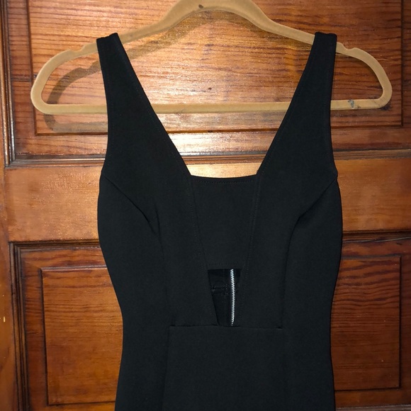 Black mini dress with open back and front - Picture 2 of 8